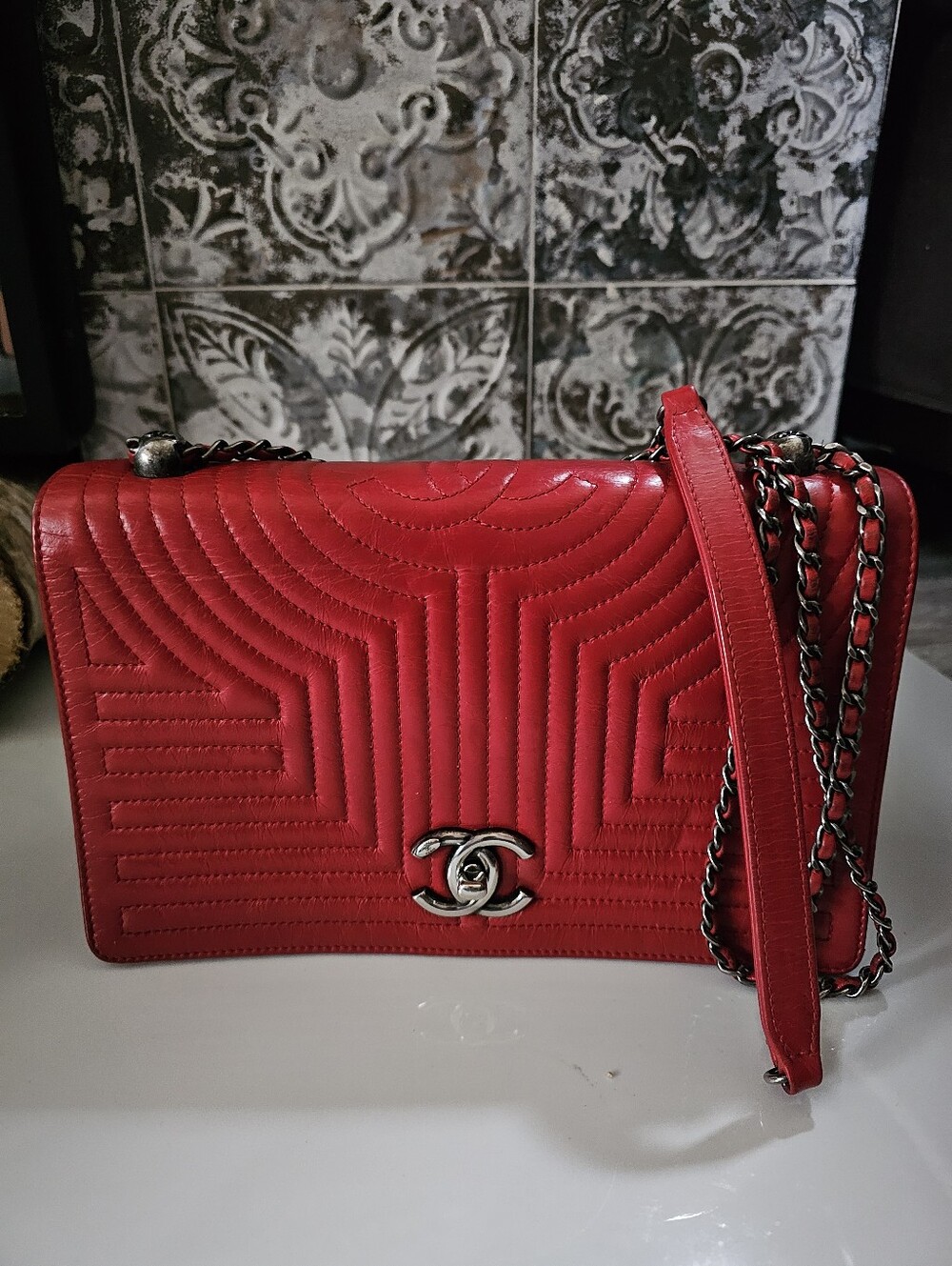 CHANEL Korean Garden Red Chevron Calfskin Leather Shoulder Bag with Chain Strap
